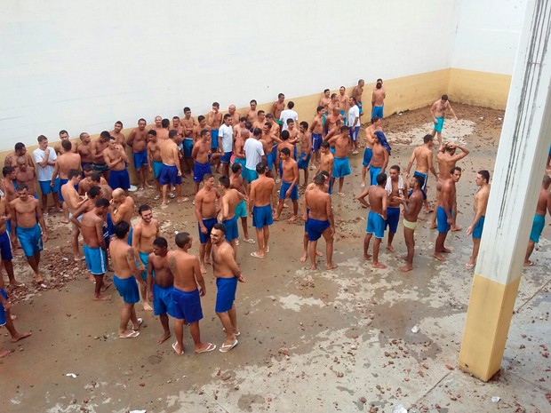 Presos do Rogério Coutinho Madruga nesta quarta-feira, dia em que terminou a onda de rebeliões no RN (Foto: Divulgação/Sejuc-RN)