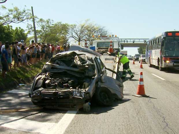 Acidente ocorreu próximo ao quilômetro 7 da rodovia SP-101, em Hortolândia (Foto: Reprodução EPTV)