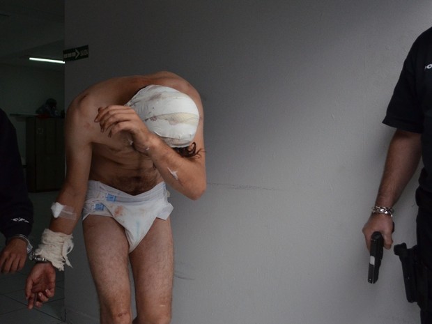 Rapaz foi levado muito machucado para cadeia em Sorocaba (Foto: Sérgio Ratto/ Jornal Ipanema)