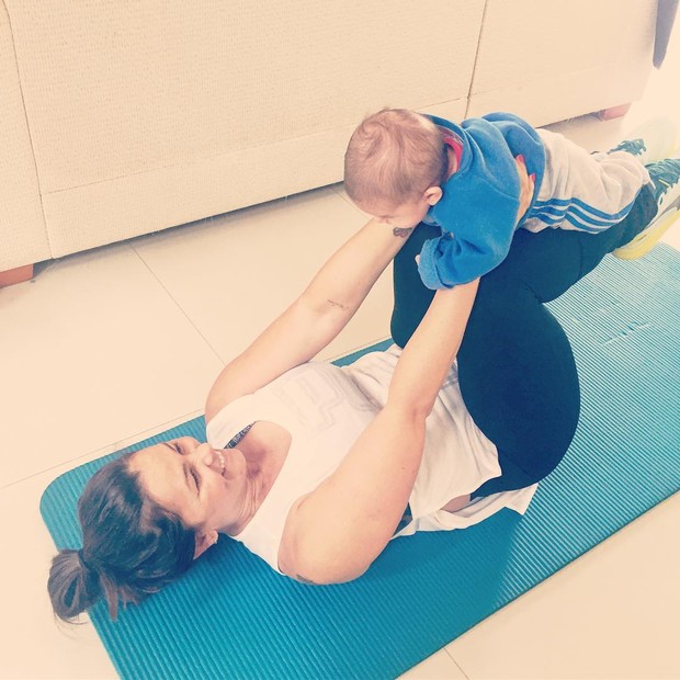 Suzana Alves com o filho (Foto: Reprodução/Instagram)