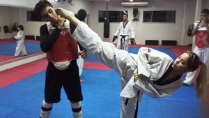 Lohanne Tavares e Daniel Modesto, taekwondo, treino, Amapá (Foto: Wellington Costa/GE-AP)