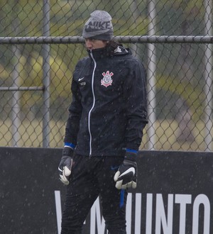 Barrado contra o Vitória, Cássio vinha falhando em rebotes, diz comentarista