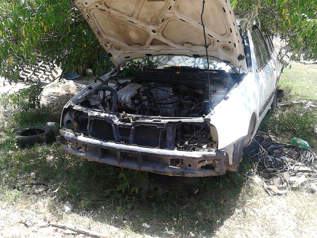 Veículo encontrado pela Polícia Militar em sítio de Paraibuna. (Foto: Divulgação/Polícia Militar)