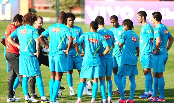 Seleção treina para o amistoso contra a China (Foto: Marcos Ribolli / Globoesporte.com)