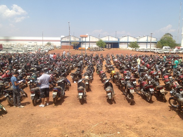 Motos são maioria no leilão do Detran-TO (Foto: Bernardo Gravito/G1)