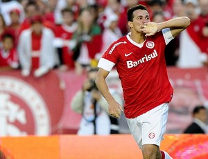 leandro damião internacional gol caxias (Foto: Ricardo Duarte / Agência RBS)