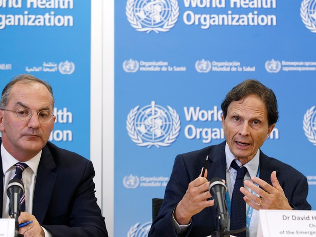  Peter Salama, diretor executivo de epidemias e emergências em Saúde da OMS (esq.) ao lado de David Heymann (dir.), chefe do comitê de emergência sobre zika nesta sexta-feira (2)  (Foto: Salvatore Di Nolfi/Keystone via AP)