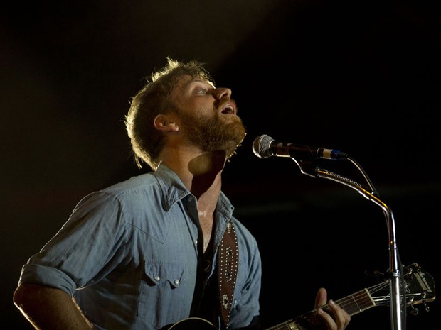 Dan Auerbach, do Black Keys, durante o show do duo americano no festival Lollapalooza 2012, em Chicago (Foto: Sitthixay Ditthavong/Invision/AP)