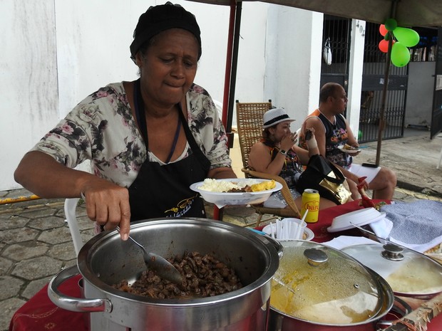 Maria dos Santos, a &quot;Dona Mocinha&quot; também buscou renda extra com venda de comidas (Foto: Suelen Gonçalves/ G1 AM)