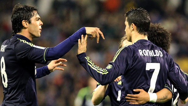 Kaká Cristiano Ronaldo jogo Real Madrid Zaragoza (Foto: EFE)