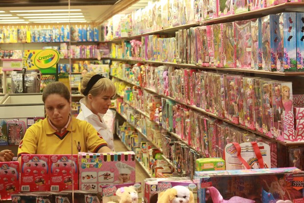  Angélica faz compra para filha no shopping (Foto: Delson Silva / Agnews)