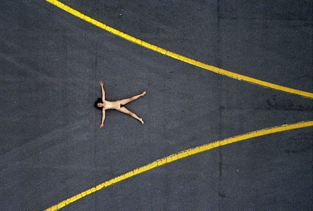 Fotógrafo da Nova Zelândia divulga série inédita de 'nus aéreos' (Foto: John Crawford)