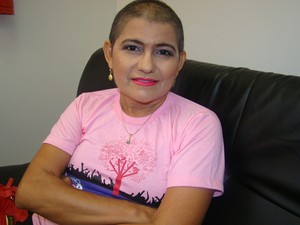 Professora diz que ficou mais vaidosa após o câncer (Foto: Gil Oliveira/ G1)