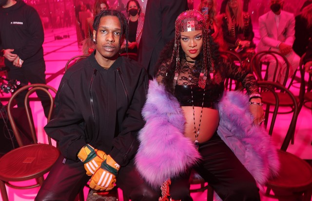 MILAN, ITALY - FEBRUARY 25: Asap Rocky and Rihanna are seen at the Gucci show during Milan Fashion Week Fall/Winter 2022/23 on February 25, 2022 in Milan, Italy. (Photo by Victor Boyko/Getty Images for Gucci) (Foto: Getty Images for Gucci)
