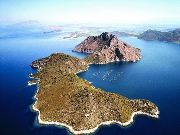 Uma das ilhas privadas à venda na Grécia (Foto: Reprodução/Private Islands Online) Uma das ilhas privadas à venda na Grécia (Foto: Reprodução/Private Islands Online)