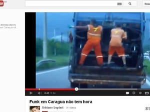 Funcionários da coleta de lixo em Caraguatatuba dançam durante o trabalho e viram hit. (Foto: Reprodução/Youtube)