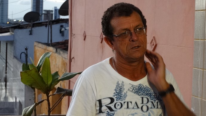 torcedor atingido por rojão (Foto: Vital Florêncio / GloboEsporte.com)