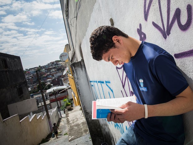Gustavo Torres da Silva, de 17 anos, quer fazer engenharia nos Estados Unidos (Foto: Victor Moriyama/G1)