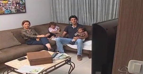 A família Schimith acompanha a novela Amor Á vida por um motivo especial. (Foto: Reprodução/TVCA)