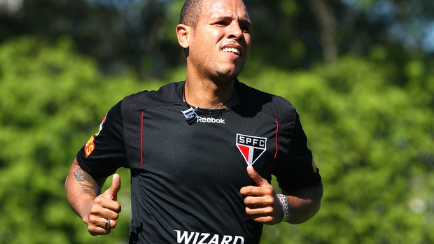 Luis Fabiano no treino do São Paulo (Foto: Luiz Pires / VIPCOMM) Luis Fabiano no treino do São Paulo (Foto: Luiz Pires / VIPCOMM)