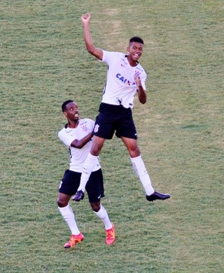 Fã de Ronaldo Fenômeno, Carlinhos sonha com artilharia da Copinha