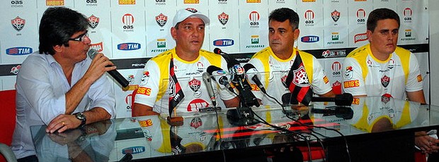 apresentação de pc gusmão no vitória (Foto: Divulgação/EC Vitória) apresentação de pc gusmão no vitória (Foto: Divulgação/EC Vitória)