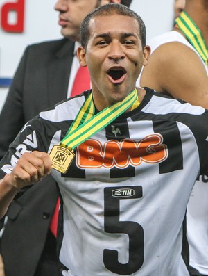 Pierre comemora muito o título da Copa do Brasil (Foto: Bruno Cantini/Flickr do Atlético-MG)