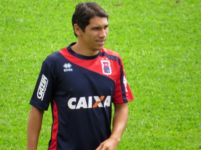 Lucio Flavio Meia do Paraná Clube (Foto: Fernando Freire)
