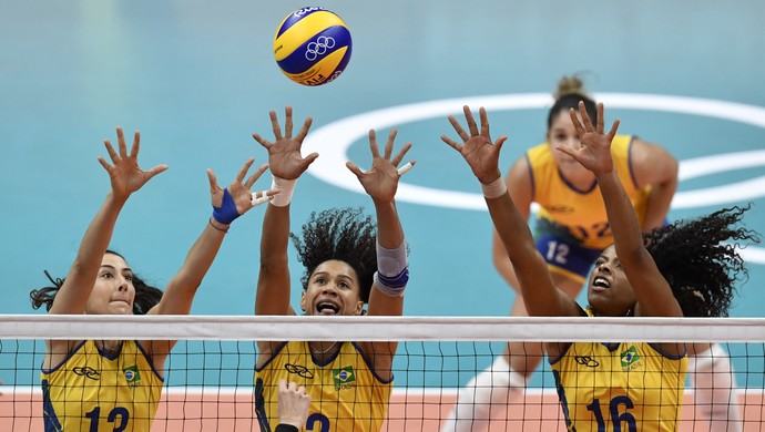 Bloqueio Brasil x Coreia vôlei feminino (Foto: PHILIPPE LOPEZ / AFP)