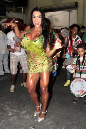 Gracyanne Barbosa na quadra da escola de samba paulista X-9 Paulistana, em São Paulo (Foto: Paduardo/ Ag. News)