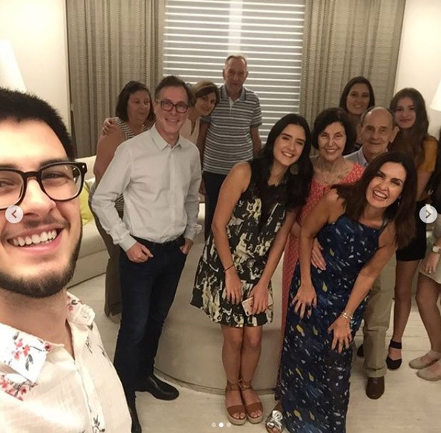 Fátima Bernardes com a família (Foto: Reprodução/Instagram)