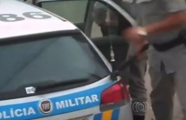 Alunos que ocupam escolas alegam que foram agredidos por PMs, em Goiás (Foto: Reprodução/TV Anhanguera)
