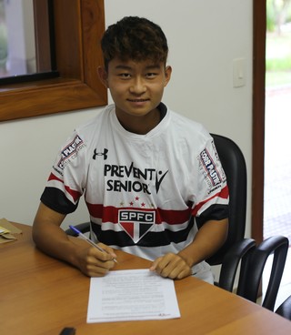 Zhang Yuanshu, o Oscar, meia do Shandong Luneng emprestado ao São Paulo (Foto: Assessoria de Imprensa/ Desportivo Brasil)