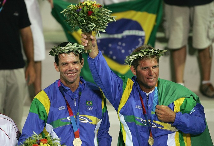 Torben Grael conquistou o ouro da classe Star em Atenas 2004, ao lado de Marcelo Ferreira  (Foto: Getty Images)