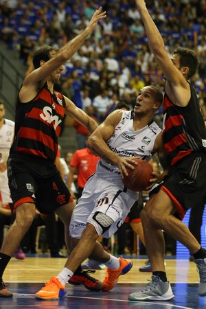 Alex Rafael Mineiro Marcelinho Bauru x Flamengo NBB Basquete (Foto: Luiz Pires/LNB)