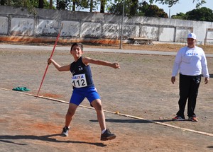 Arremesso de dardo no campeonato estadual mirim e pré-mirim de atletismo (Foto: Edson Cavalli/Fams)
