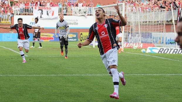 Joinville e Ceará gol Edigar Junio (Foto: José Carlos Fornér/Joinville EC)