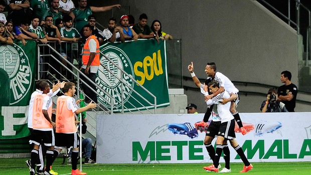 Wanderson gol Ponte Preta x Palmeiras (Foto: Marcos Ribolli)