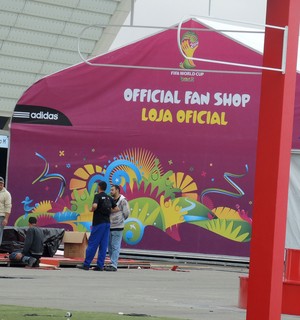 Fifa monta loja oficial da Copa do Mundo dentro da Arena Corinthians