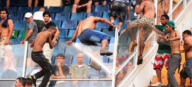Confusão Torcida Palmeiras x Corinthians (Foto: Marcos Ribolli / Globoesporte.com) Confusão Torcida Palmeiras x Corinthians (Foto: Marcos Ribolli / Globoesporte.com)
