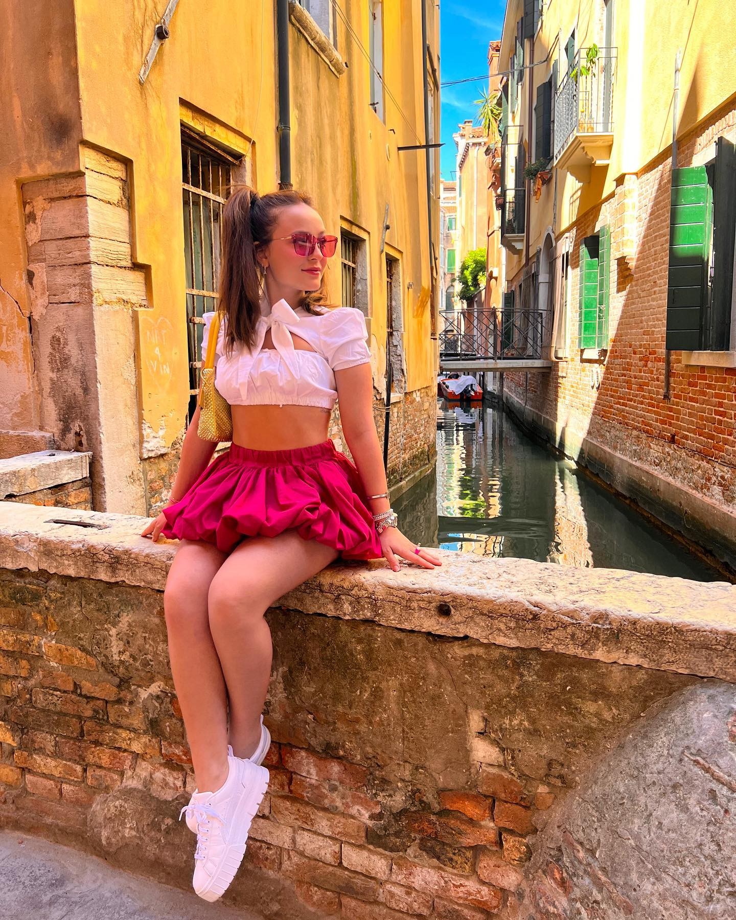 Larissa Manoela encanta com álbum de fotos em Veneza (Foto: Reprodução / Instagram)