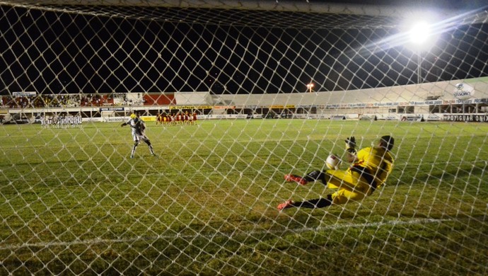 Rafael, goleiro do Globo FC, defendeu três pênaltis na final da Copa FNF (Foto: Alcivan Costa/Gazeta do Oeste)