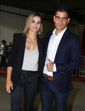 Juliano Cazarré com sua mulher, Letícia Bastos (Foto: Agnews)