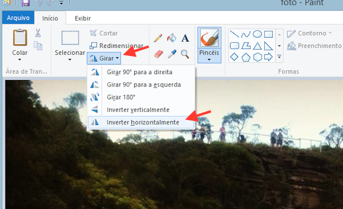 Acessando a ferramenta para inverter o horizonte de fotos do Paint (Foto: Reprodução/Marvin Costa)
