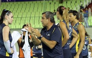 Zé Roberto Amil x Pinheiros vôlei feminino (Foto: Alexandre Arruda / CBV)