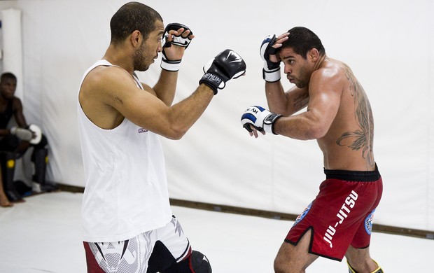 Renan Barão - José Aldo - UFC (Foto: Divulgação/UFC/Inovafoto)