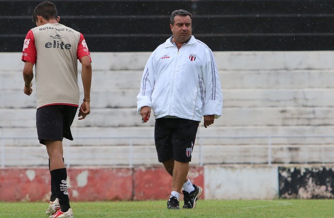 Macalé, técnico do sub-20 do Botafogo-SP (Foto: Rogério Moroti / Agência Botafogo)