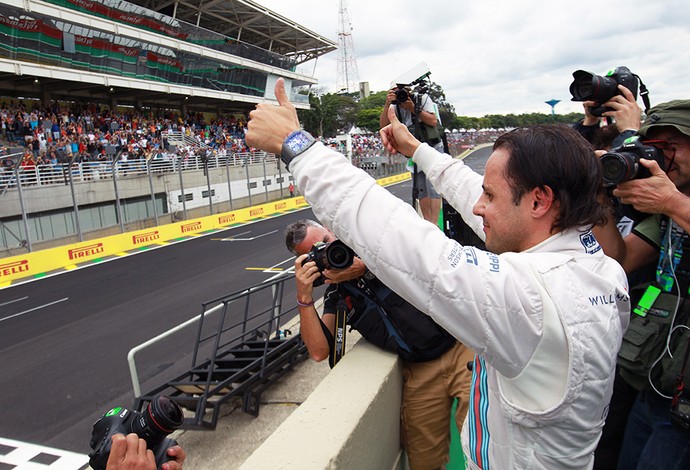 Felipe Massa é aplaudido após conquistar terceiro lugar no treino em Interlagos (Foto: Beto Issa / Divulgação)