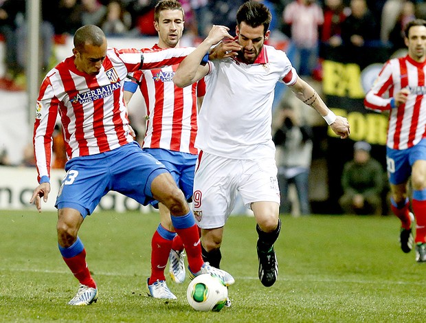 Miranda no jogo do Atlético de Madri contra o Sevilla (Foto: EFE)