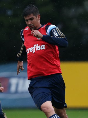 Leandro Almeida é relacionado e pode estrear; Robinho fica fora